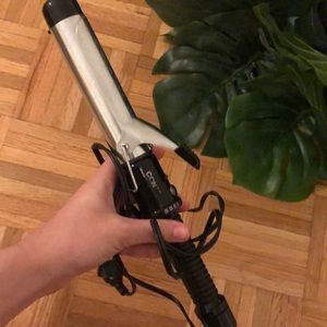 SOLD ❌ Conair curling wand